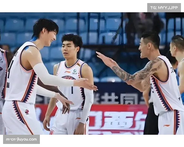 上海男篮七人得分上双成常态 深度轮换造就无短板进攻体系 上海男篮七人得分上双成常态 深度轮换造就无短板进攻体系